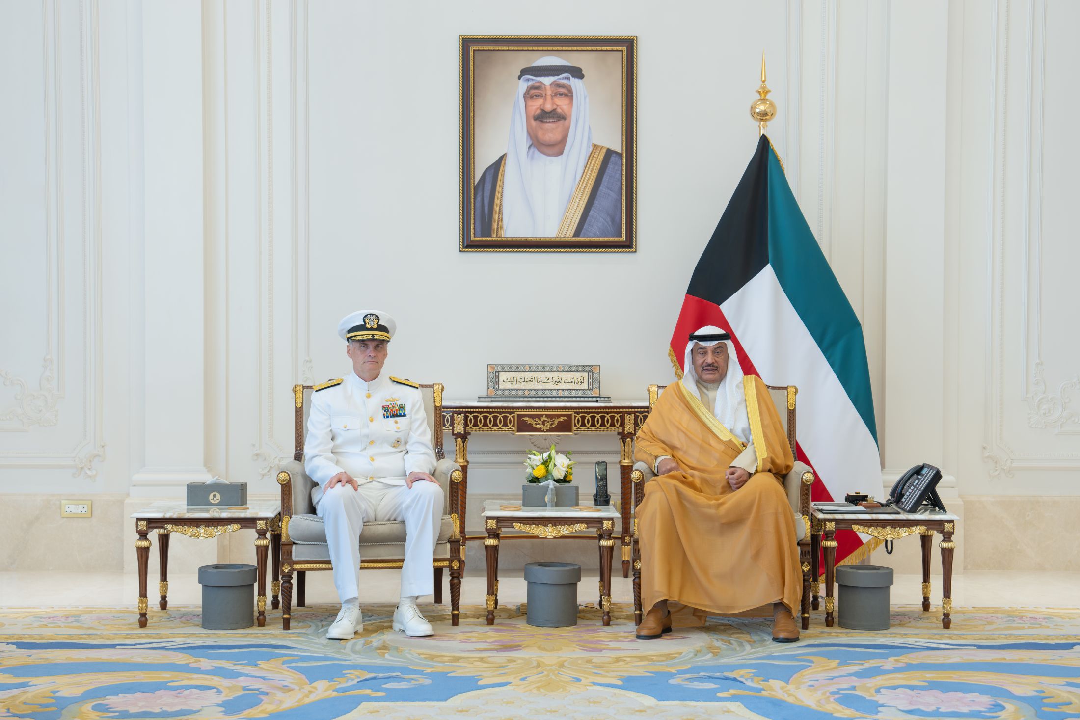 سمو ولي العهد يستقبل نائب الأدميرال قائد القيادة المركزية للقوات البحرية الأمريكية والأسطول الخامس بمناسبة زيارته للبلاد