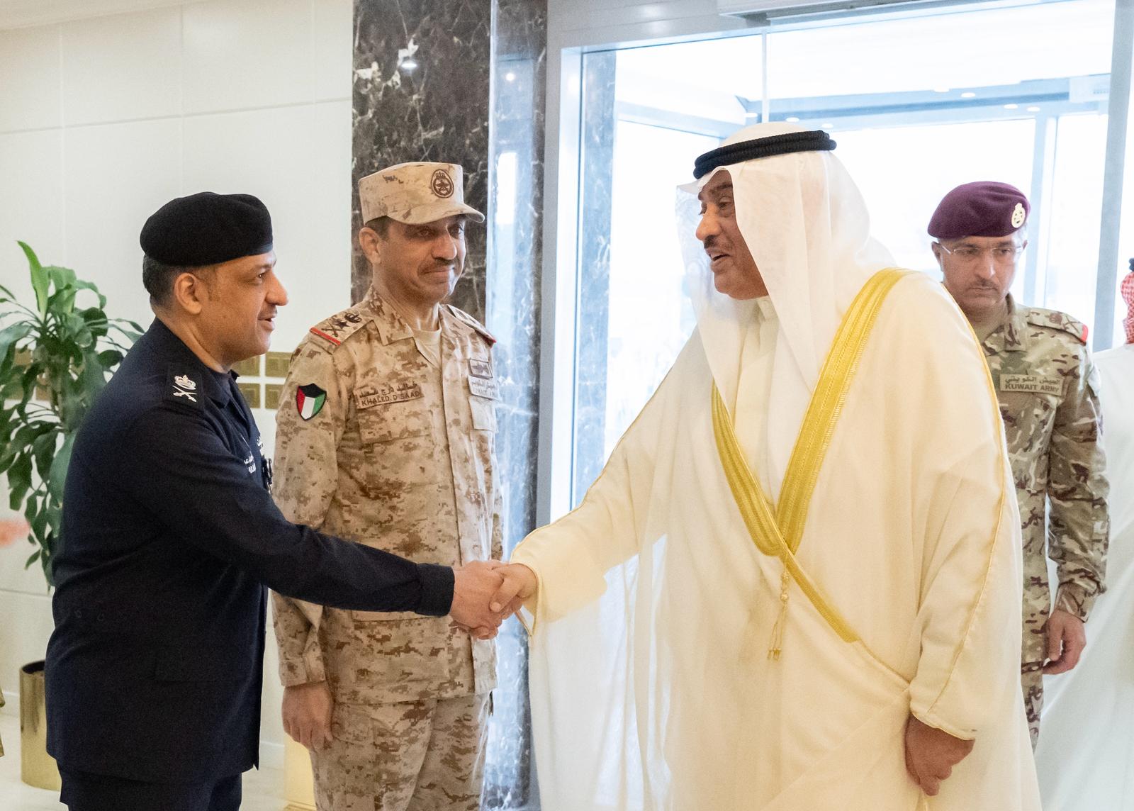 سموولي العهد يقوم بزيارة إلى إخوانه وأبنائه من قياديي و منتسبي السلك العسكري والأمني