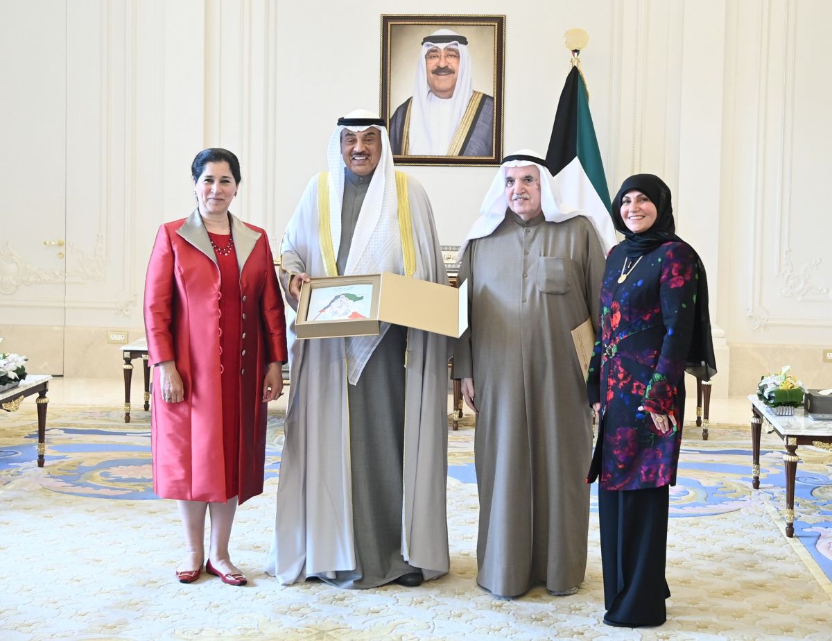 سمو ولي العهد يستقبل الشيخة انتصار سالم العلي الصباح