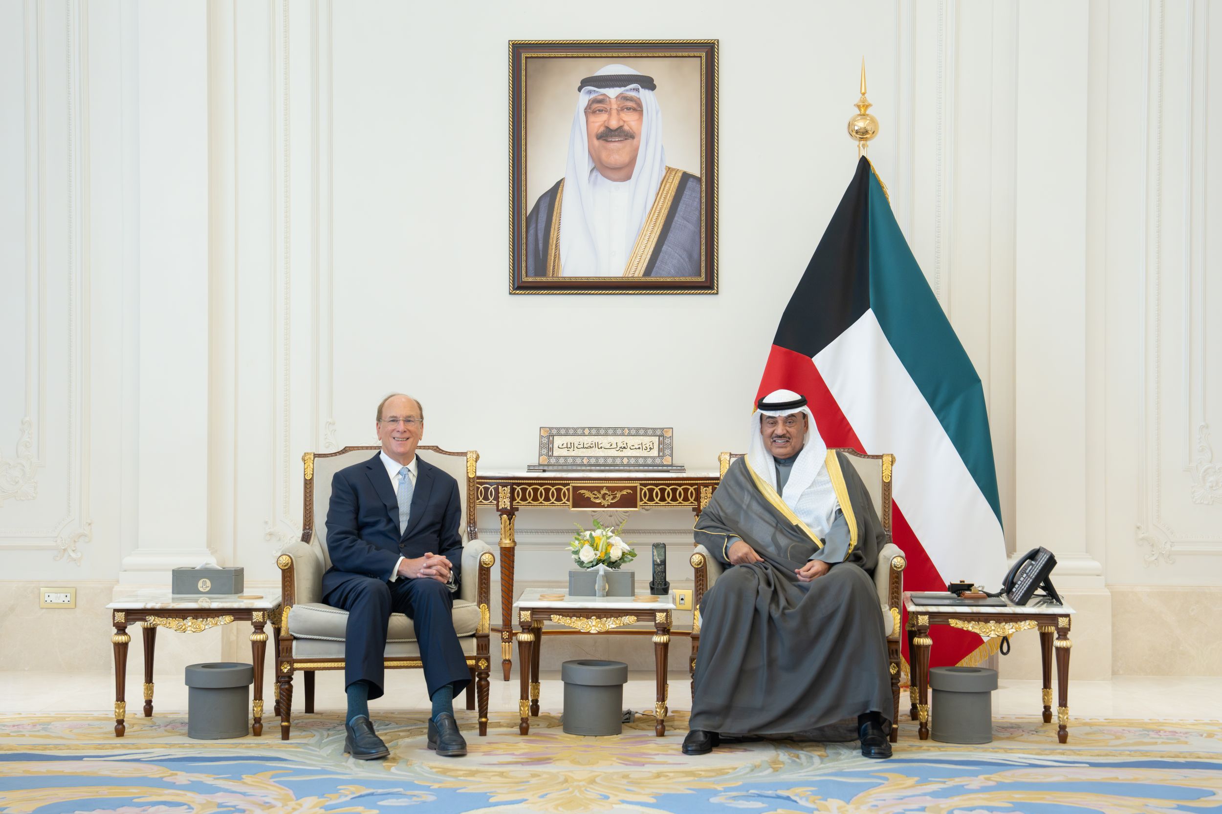 سمو ولي العهد يستقبل رئيس مجلس الإدارة والرئيس التنفيذي لشركة بلاك روك
