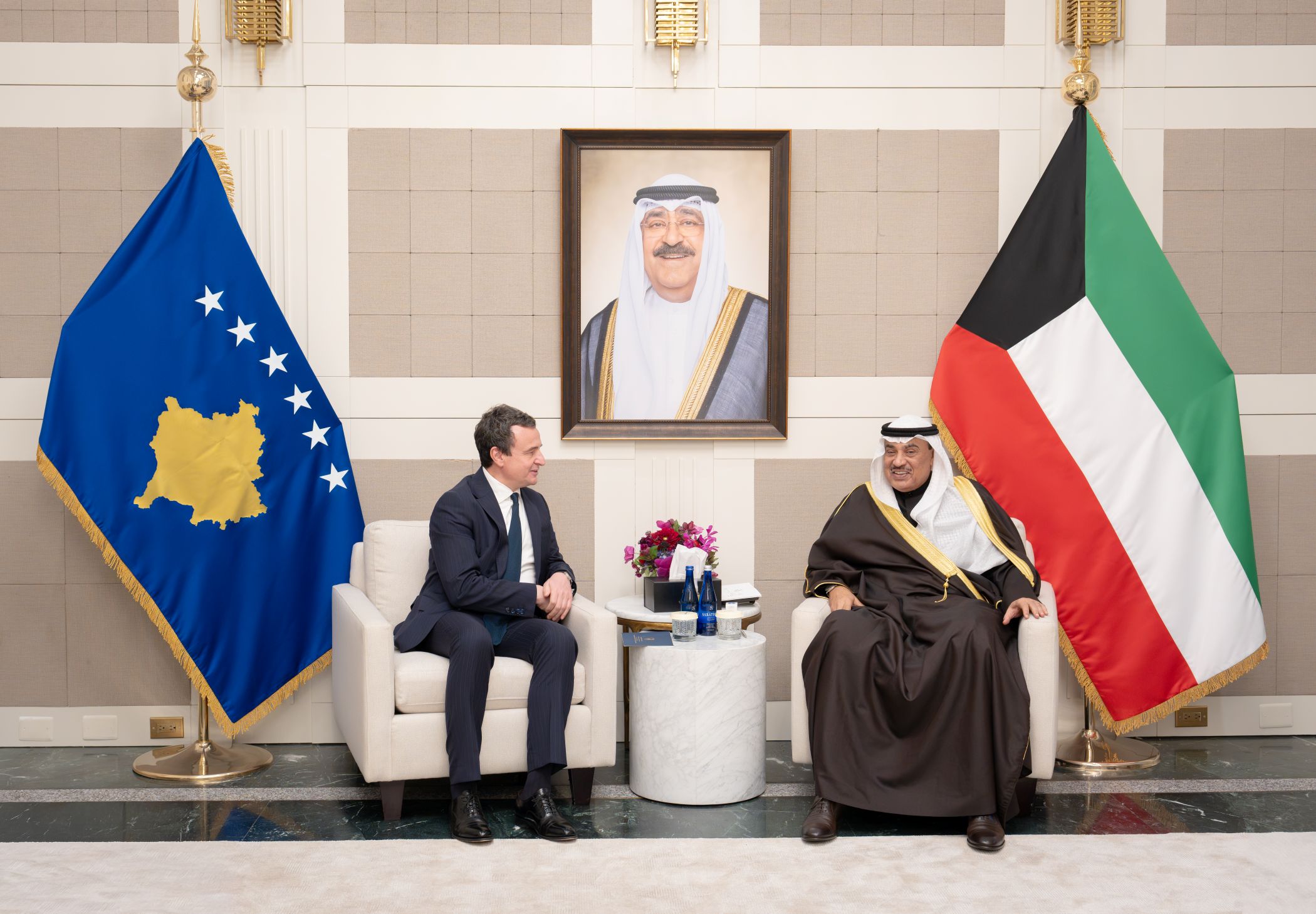 ممثل سمو أمير البلاد سمو ولي العهد يستقبل رئيس وزراء جمهورية كوسوفو على هامش أعمال الأسبوع رفيع المستوى للدورة الـ81 للجمعية العامة للأمم المتحدة