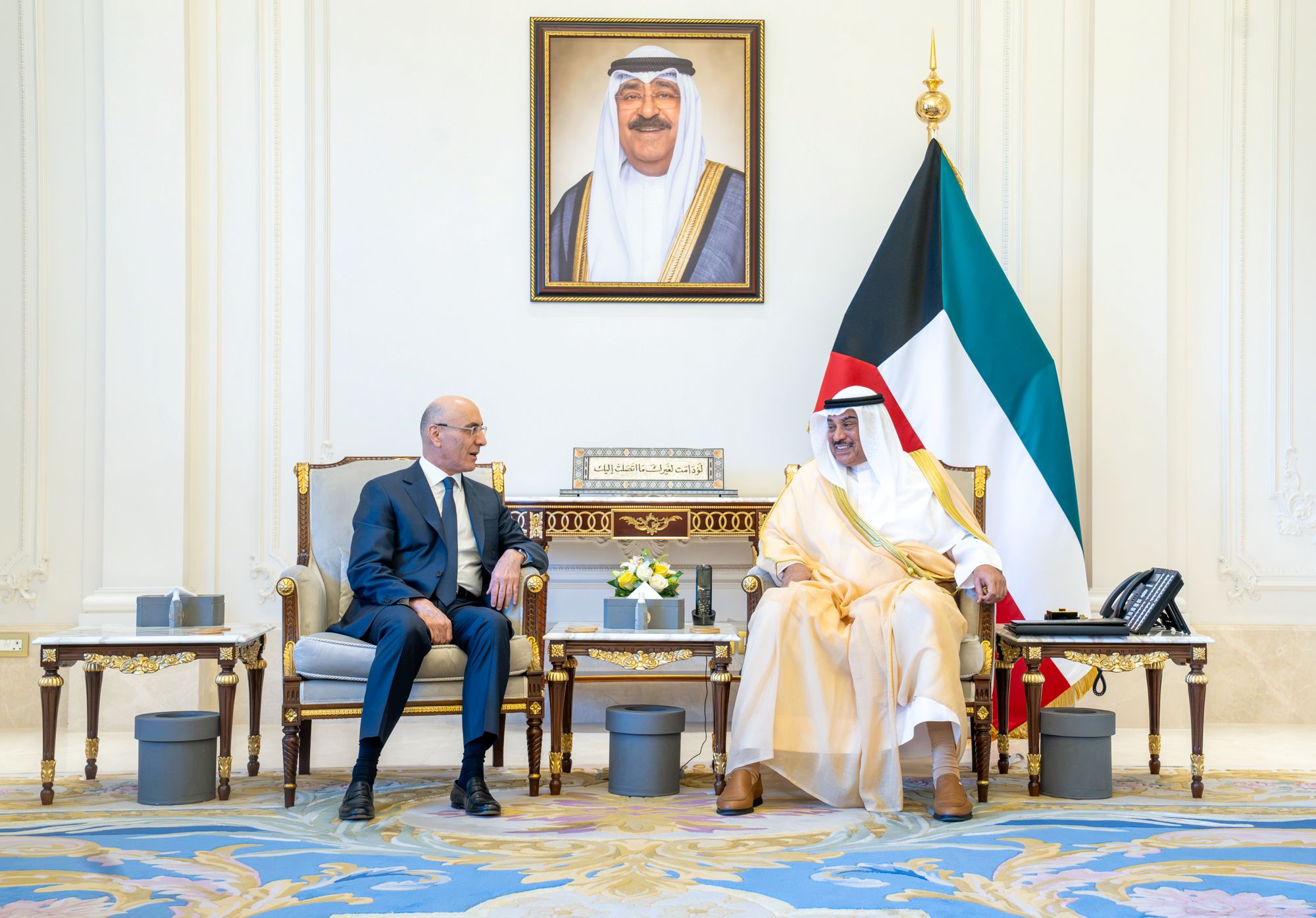 سمو ولي العهد يستقبل وزير الداخلية اللبناني